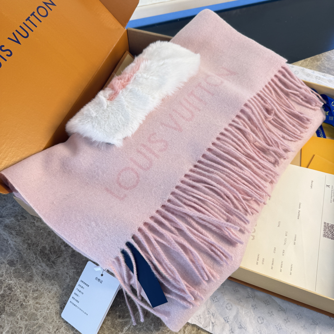 🆕驴家经典口袋款羊绒围巾披肩🆕延续冬日经典❗️羊绒添缀兔毛P口袋，嵌饰 Monogram 图案更显尊贵，