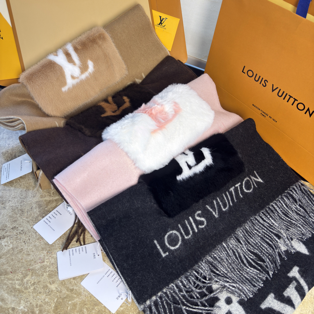 🆕驴家经典口袋款羊绒围巾披肩🆕延续冬日经典❗️羊绒添缀兔毛P口袋，嵌饰 Monogram 图案更显尊贵，