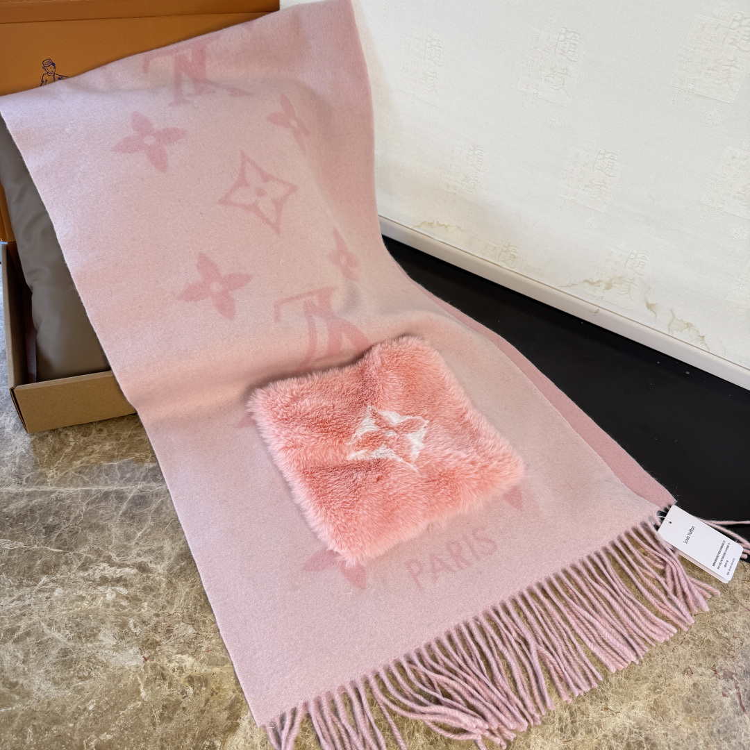 🆕驴家经典口袋款羊绒围巾披肩🆕延续冬日经典❗️羊绒添缀兔毛P口袋，嵌饰 Monogram 图案更显尊贵，