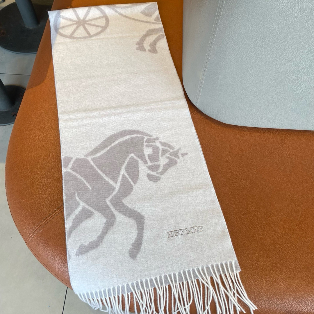 🆕 【▪Hermes · 爱马仕羊绒提花围巾，精致的温柔配色，超级迷恋❗️气质低调恬静又不失优雅❗️】重