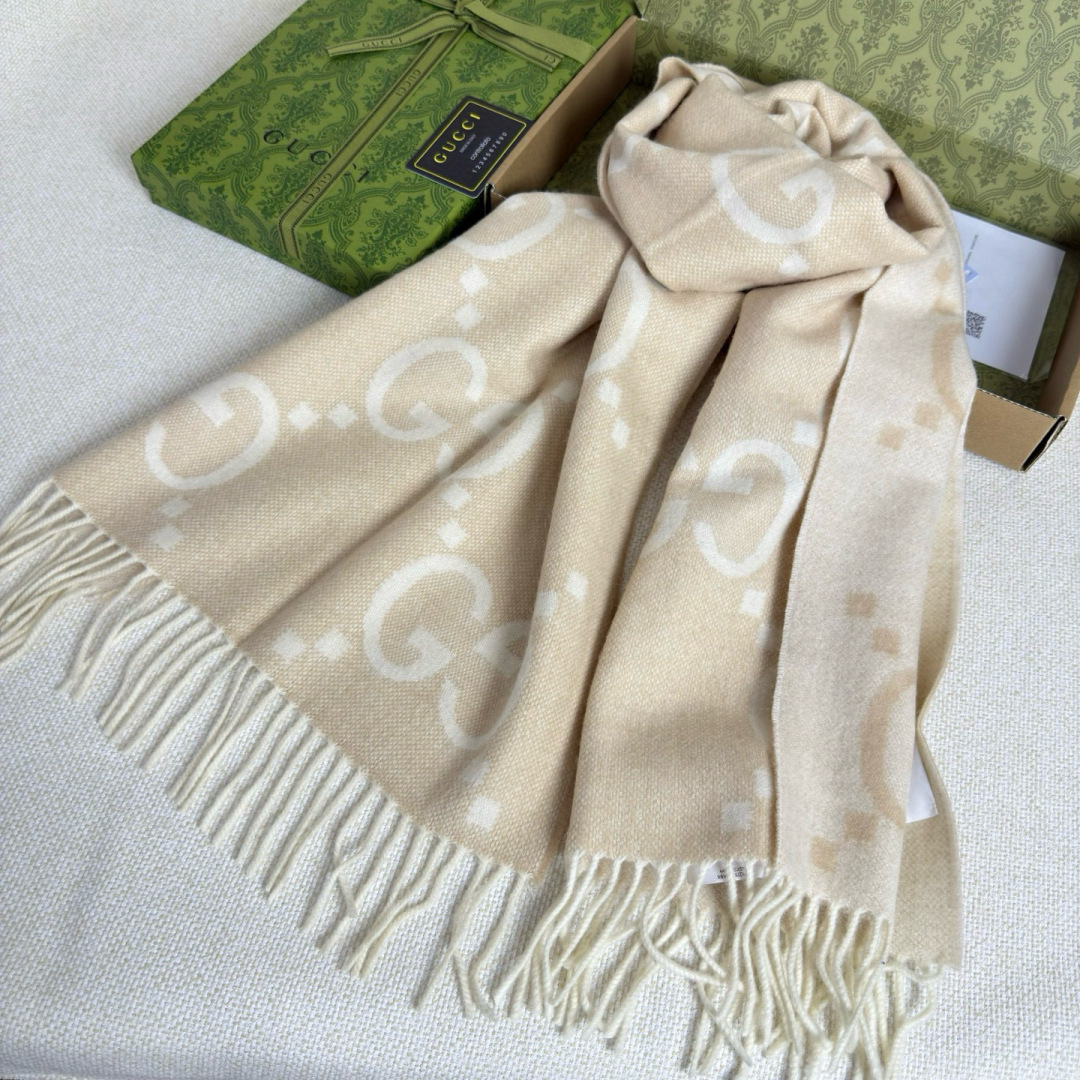 🆕Gucci大G双面羊绒围巾 Size：45*200cm 100%羊绒G家难得纯羊绒出品！超洋气大G提花