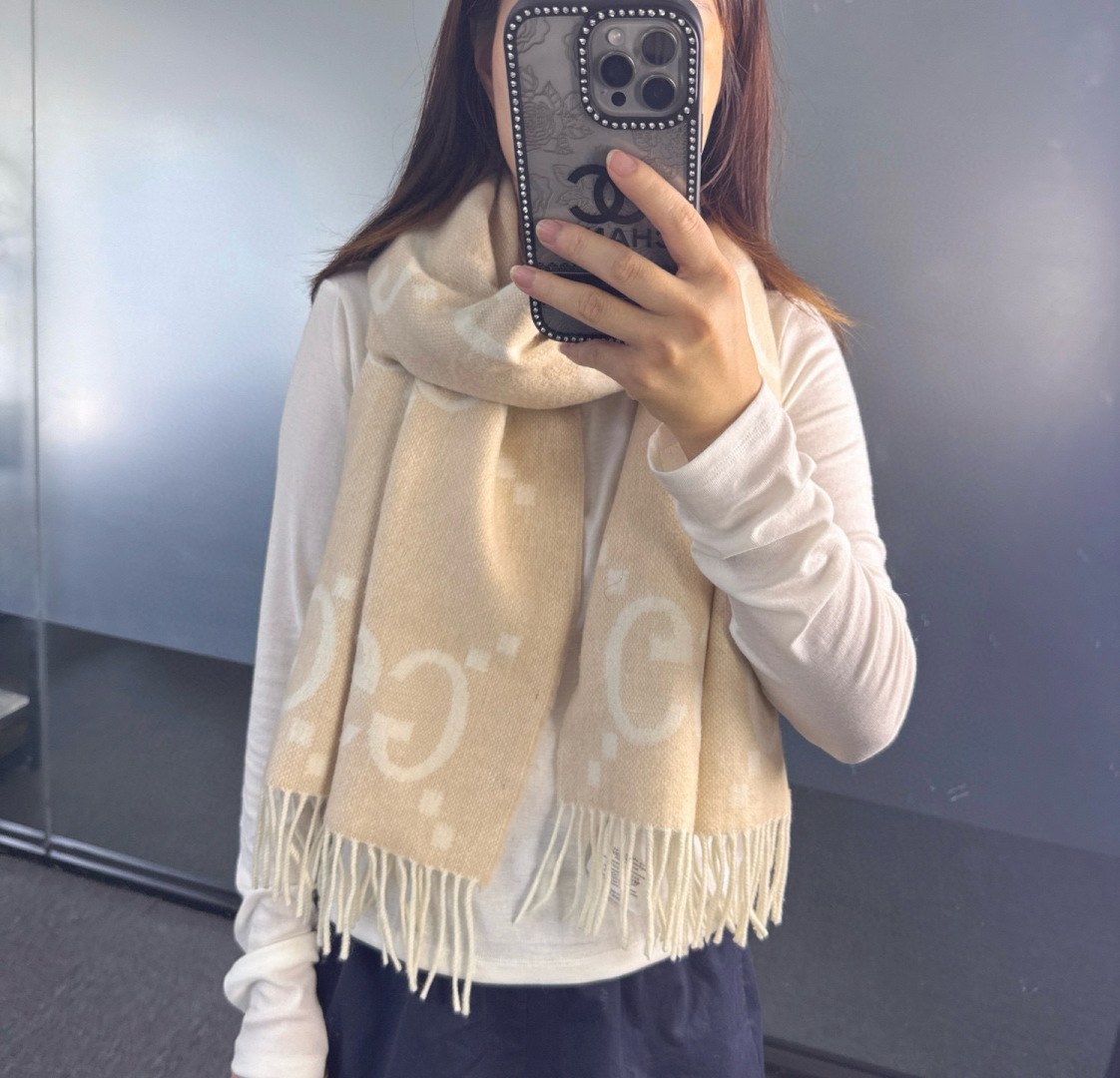 🆕Gucci大G双面羊绒围巾 Size：45*200cm 100%羊绒G家难得纯羊绒出品！超洋气大G提花