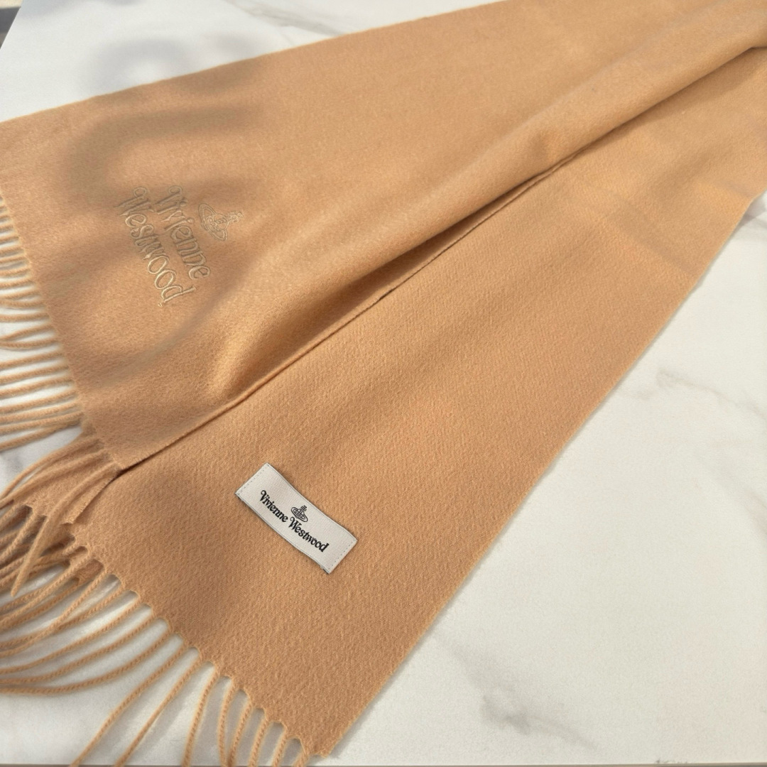 🆕𝐕𝐢𝐯𝐢𝐞𝐧𝐧𝐞 𝐖𝐞𝐬𝐭𝐰𝐨𝐨𝐝🪐✨【薇薇安 · 西太后】极品山羊绒小围巾，送人自留都太高大上了😍重