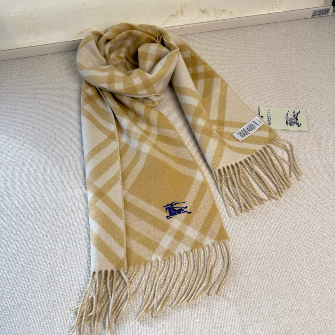 🆕Burberry新款苏格兰格纹羊绒围巾，超级火款的格纹款围巾之后，Bur又一款力作上市，Burberr
