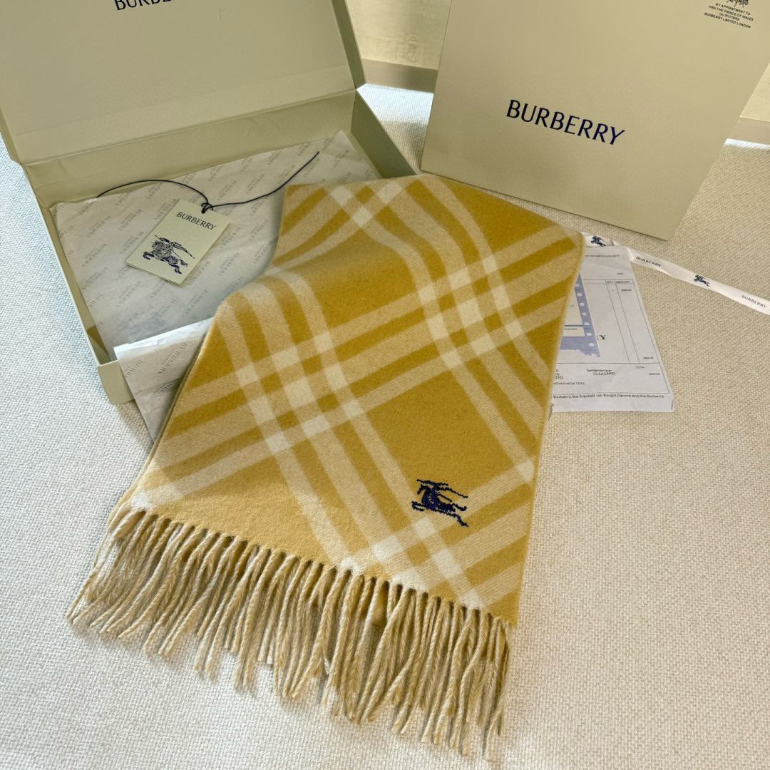 🆕Burberry新款苏格兰格纹羊绒围巾，超级火款的格纹款围巾之后，Bur又一款力作上市，Burberr