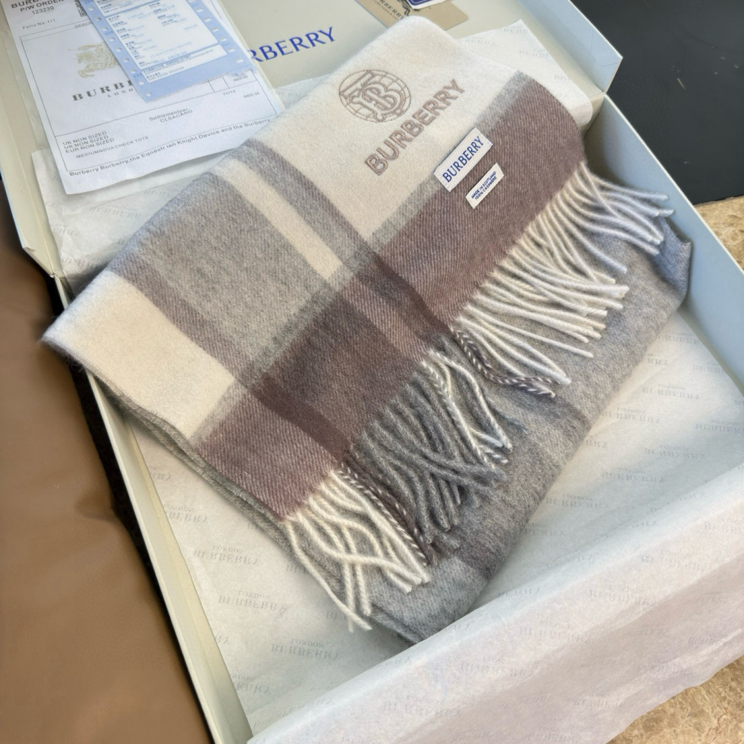 🆕Burberry · 巴宝莉新款重磅水波纹羊绒围巾‼️今年我们的男款真的是高端Level，重磅极品‼️