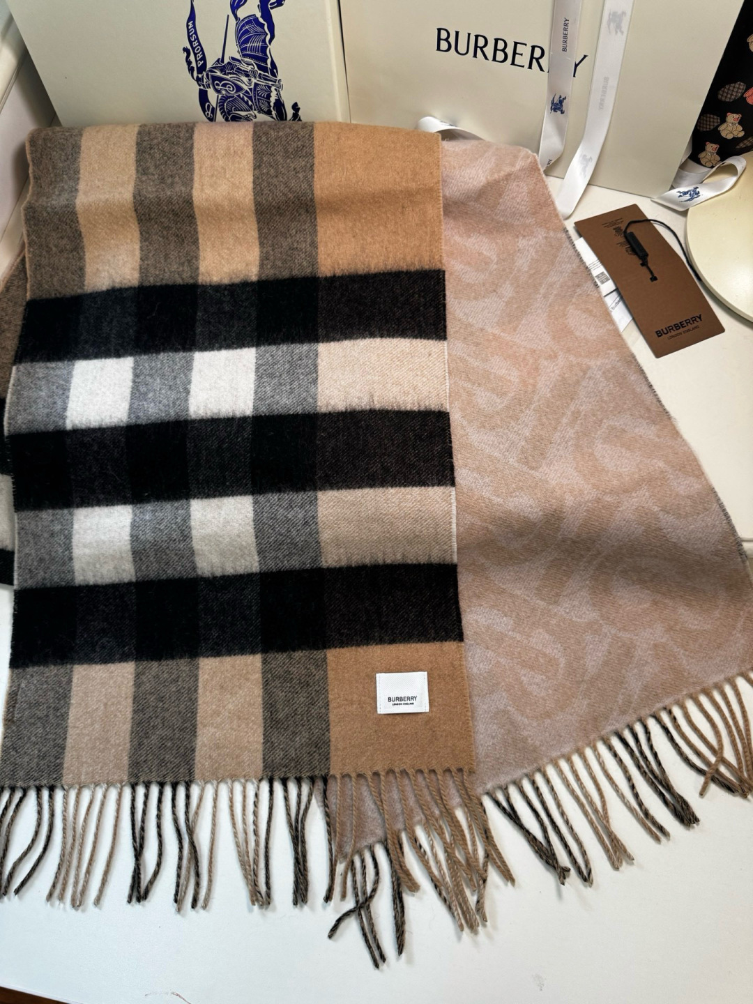 🆕❗️高版合股纱 · 法国的外贸订单 ❗️Bur经典款TB典藏款系列❗️提花精纺羊绒围巾，产自苏格兰工坊