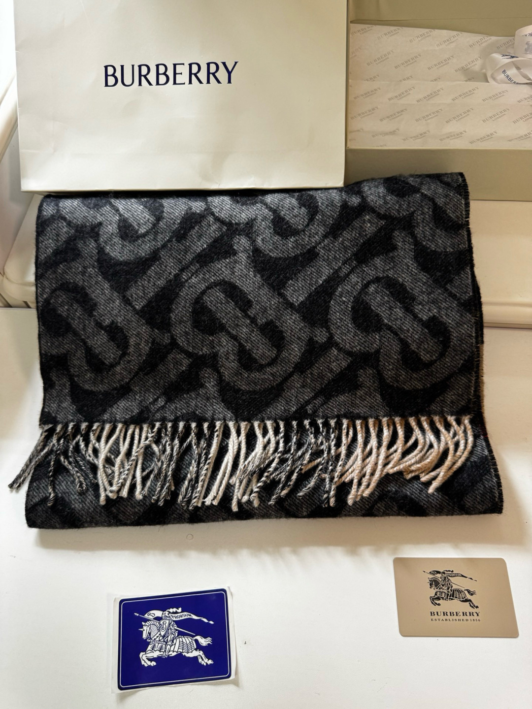 🆕❗️高版合股纱 · 法国的外贸订单 ❗️Bur经典款TB典藏款系列❗️提花精纺羊绒围巾，产自苏格兰工坊