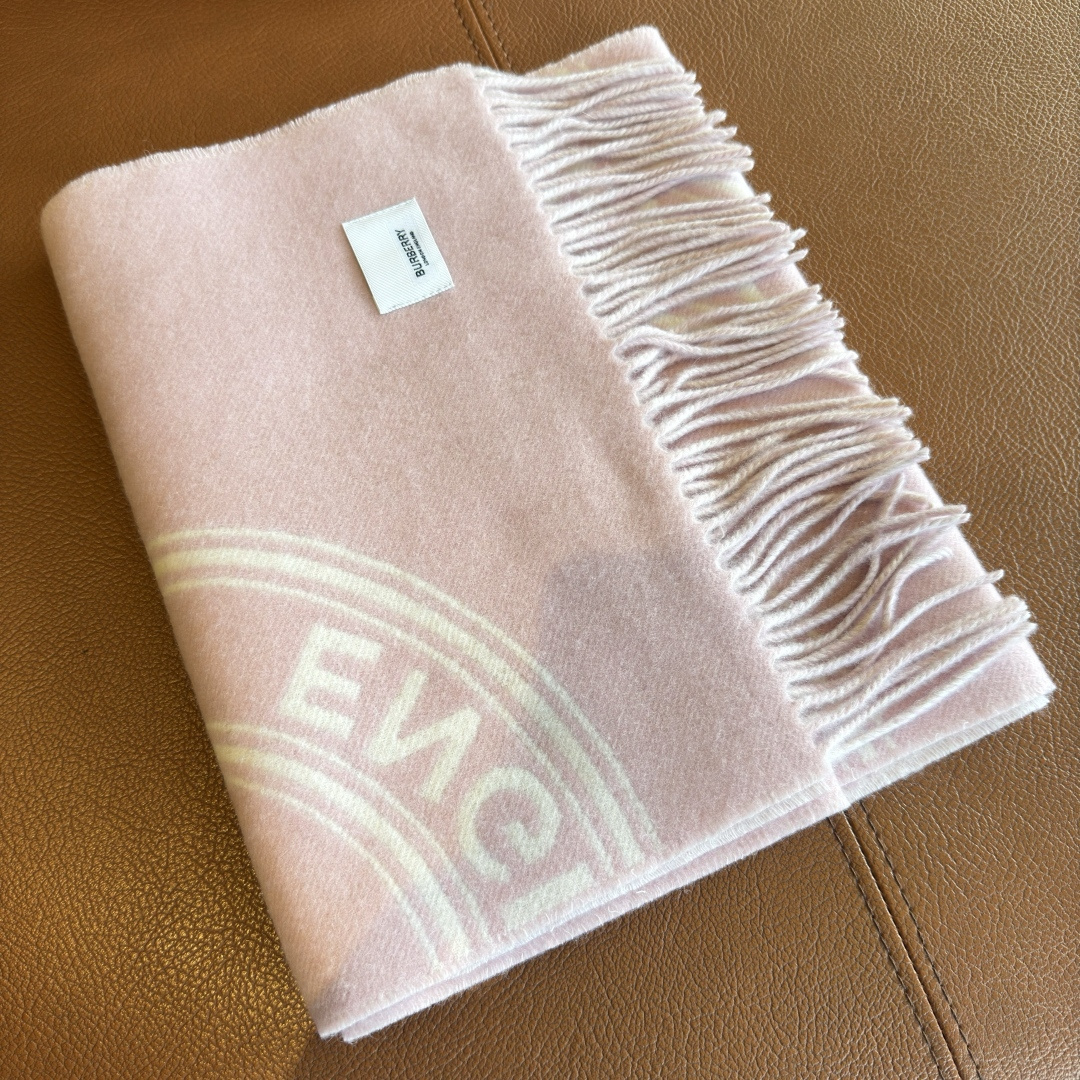 🆕𝐁𝐔𝐑𝐁𝐄𝐑𝐑𝐘 •【新徽章】Size：168x30cm 100%山羊绒 AB双面配色，强调永不过时的