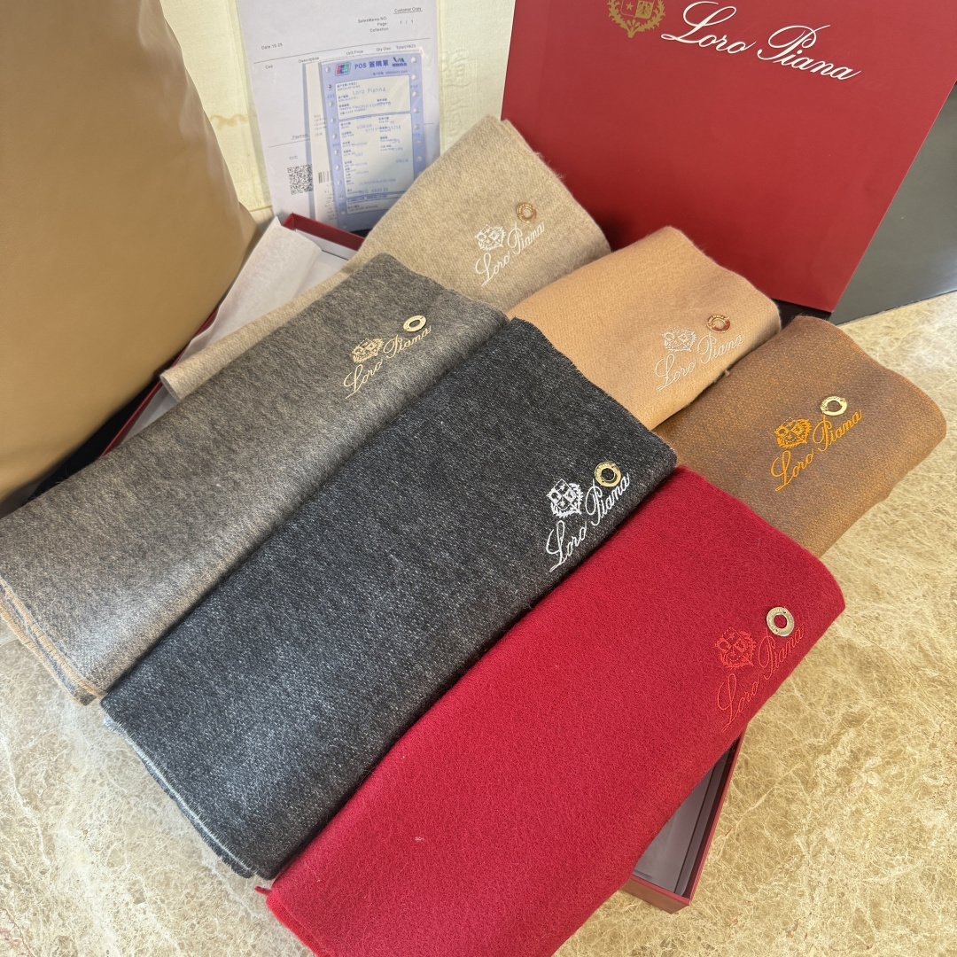 🆕Loro Piana · 诺悠翩雅【贸易公司尾单，极品双面山羊绒围巾披肩】送人自留都太高大上了😍重磅上