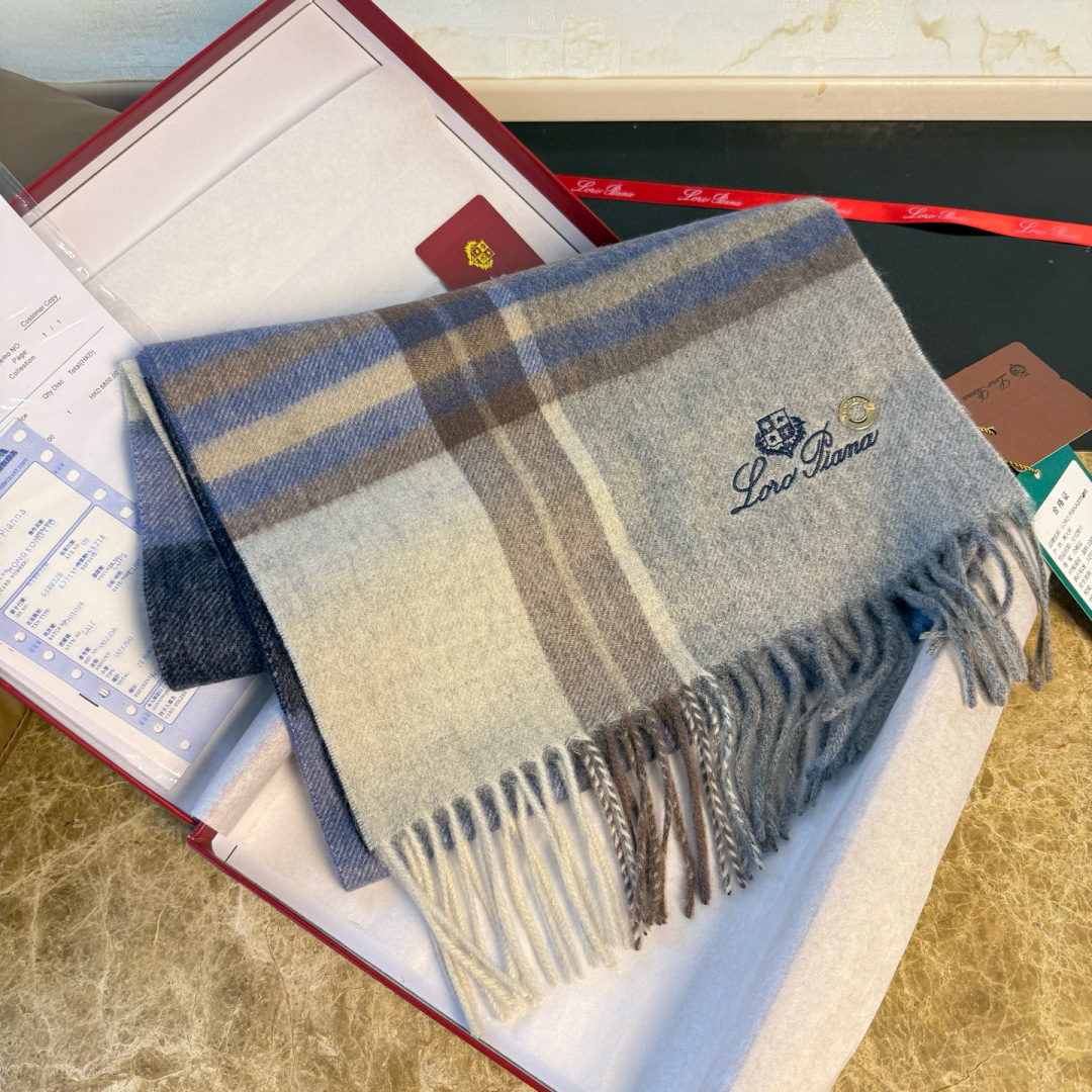 🆕Loro Piana · 诺悠翩雅秋冬新品❗️【极品山羊绒水波纹格纹围巾】送人自留都太高大上了😍重磅上