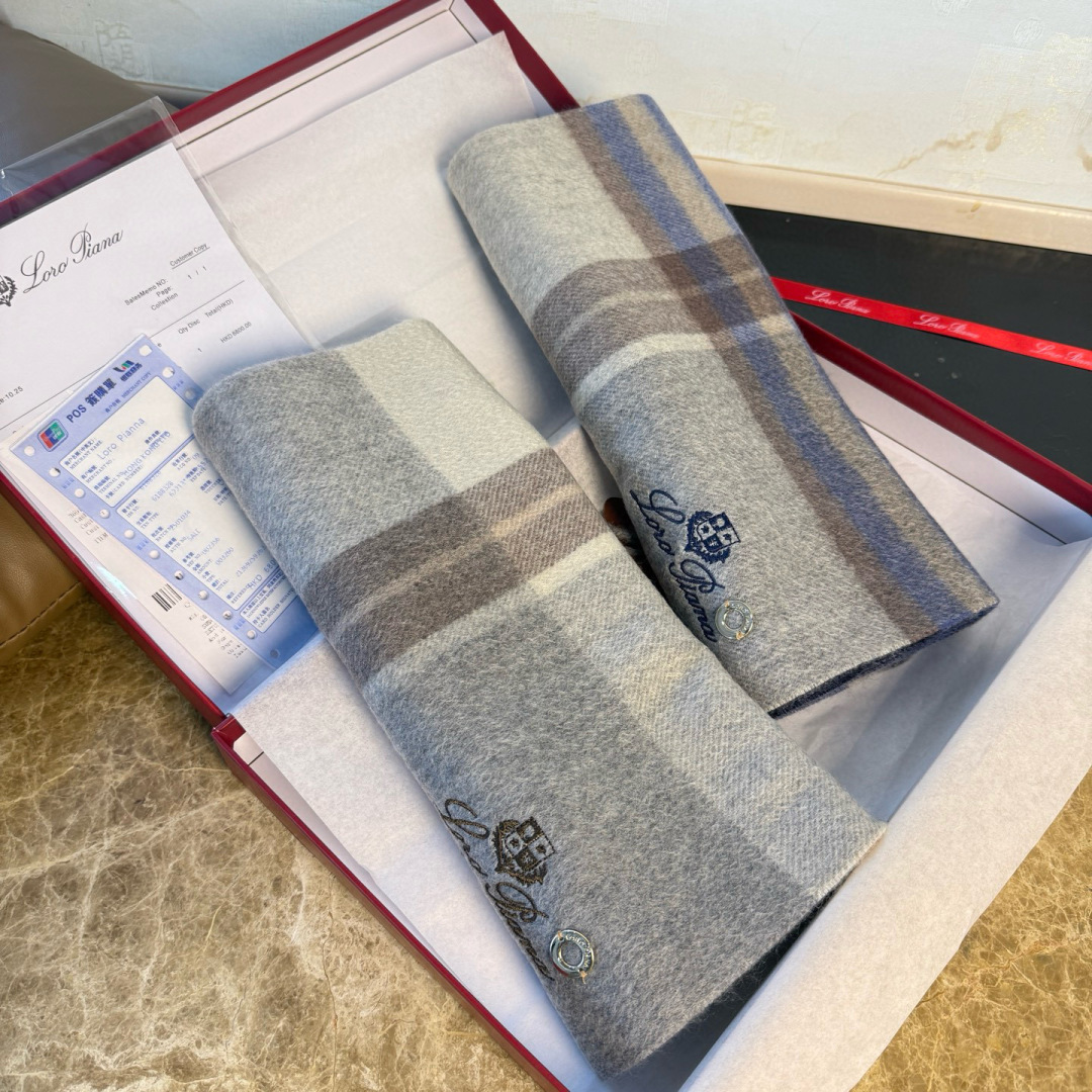 🆕Loro Piana · 诺悠翩雅秋冬新品❗️【极品山羊绒水波纹格纹围巾】送人自留都太高大上了😍重磅上