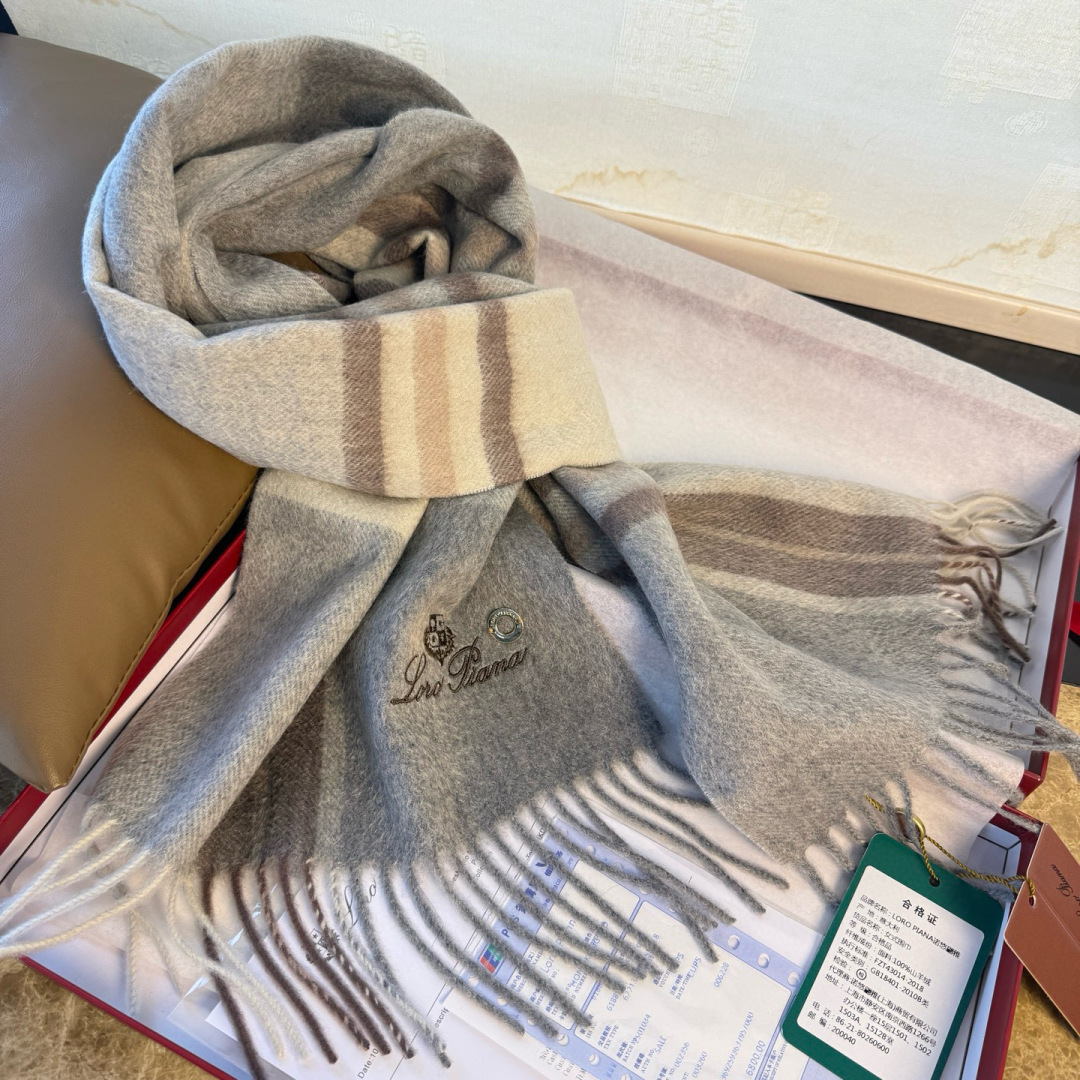 🆕Loro Piana · 诺悠翩雅秋冬新品❗️【极品山羊绒水波纹格纹围巾】送人自留都太高大上了😍重磅上
