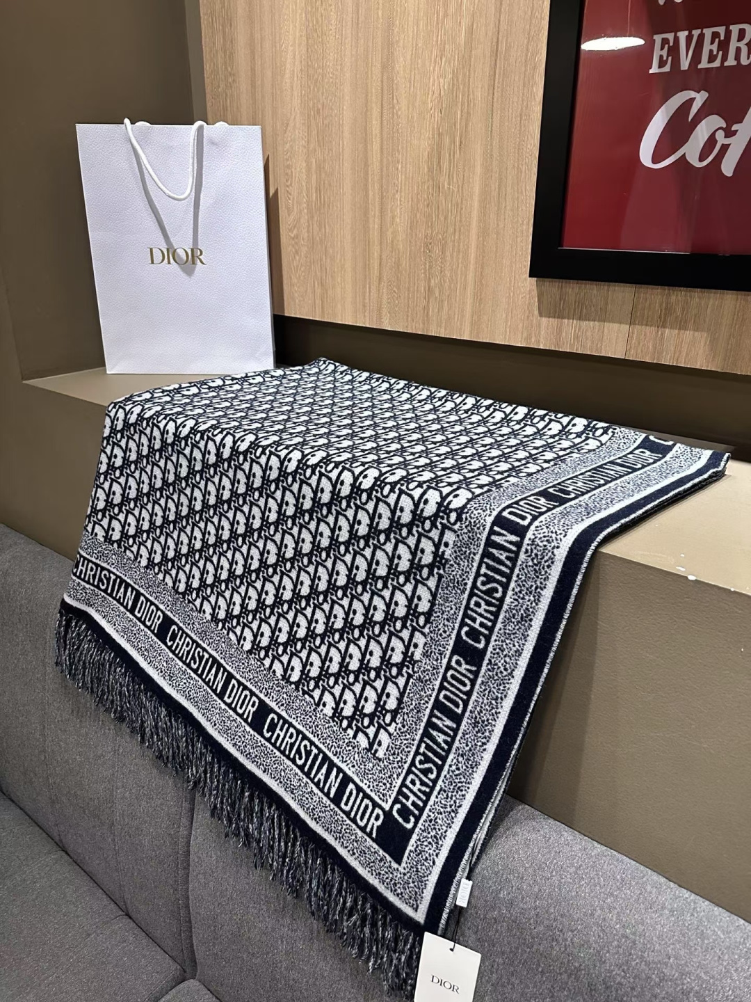 🆕高版本 · 经典的 Oblique 印花于 1969 年推出，装饰 Dior 各式单品，比如这款采用山