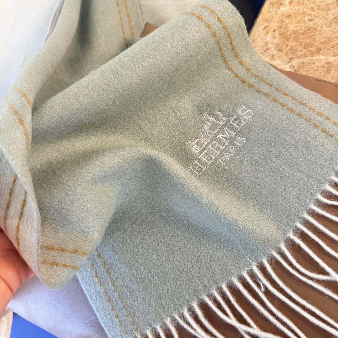 🆕 【▪Hermes · 爱马仕，大H难得一见的温柔配色，低调又不失优雅❗️】重点推荐❗️双面配色，新增