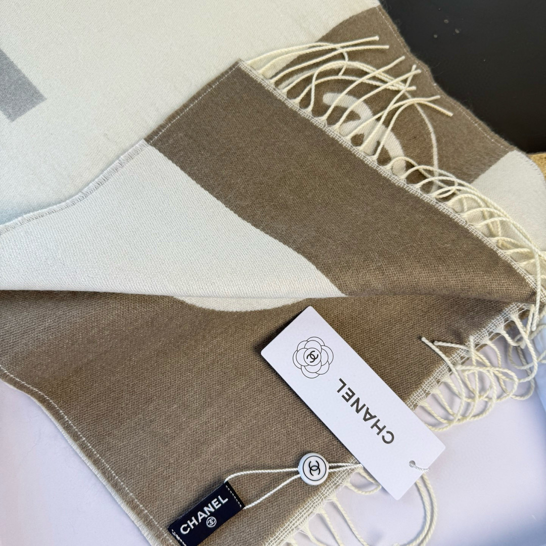🆕Chanel · 香奈兒新品圍巾，這條必須推雖然是25C吊牌，但25。開始之後這條才進櫃有多種顏色可挑