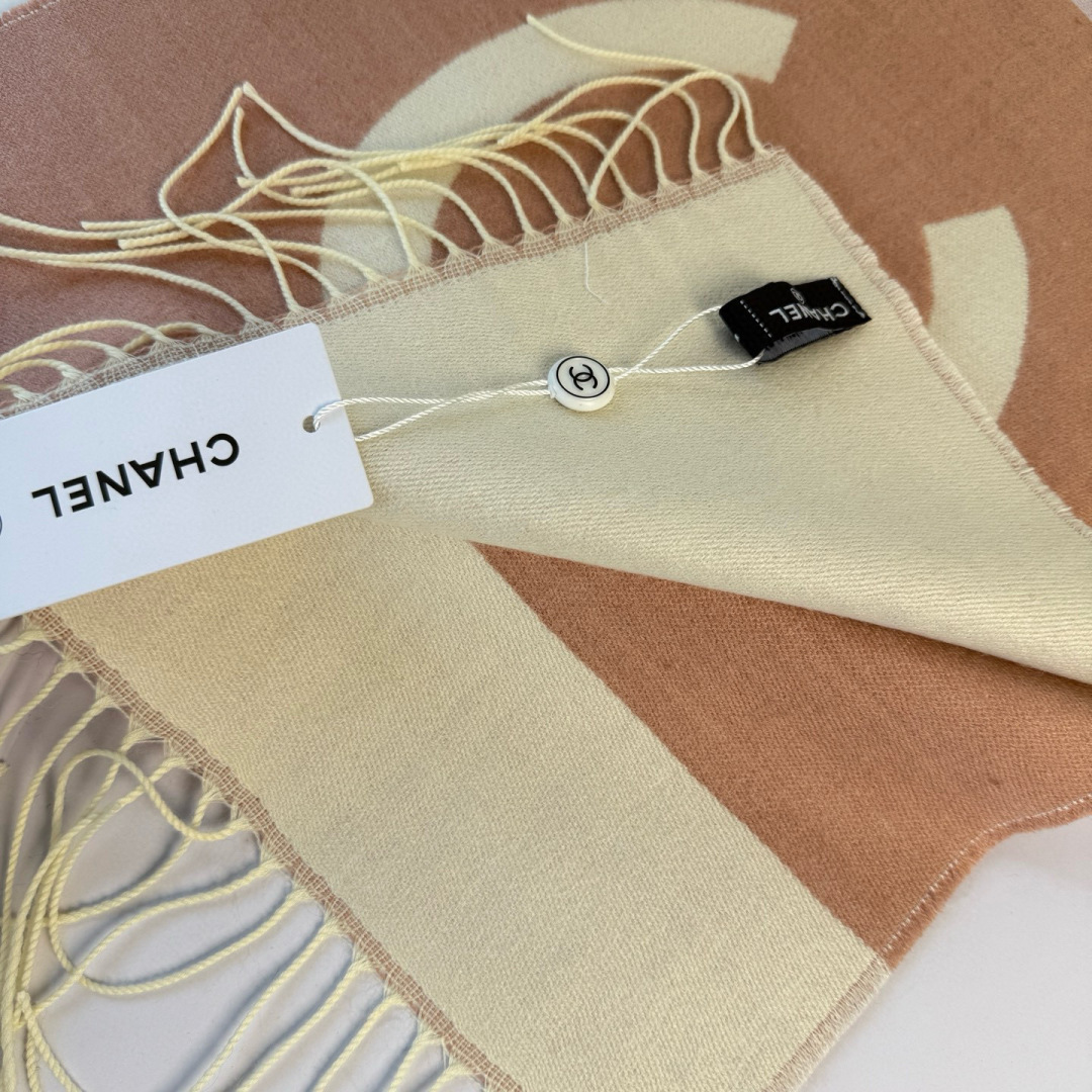 🆕Chanel · 香奈兒新品圍巾，這條必須推雖然是25C吊牌，但25。開始之後這條才進櫃有多種顏色可挑