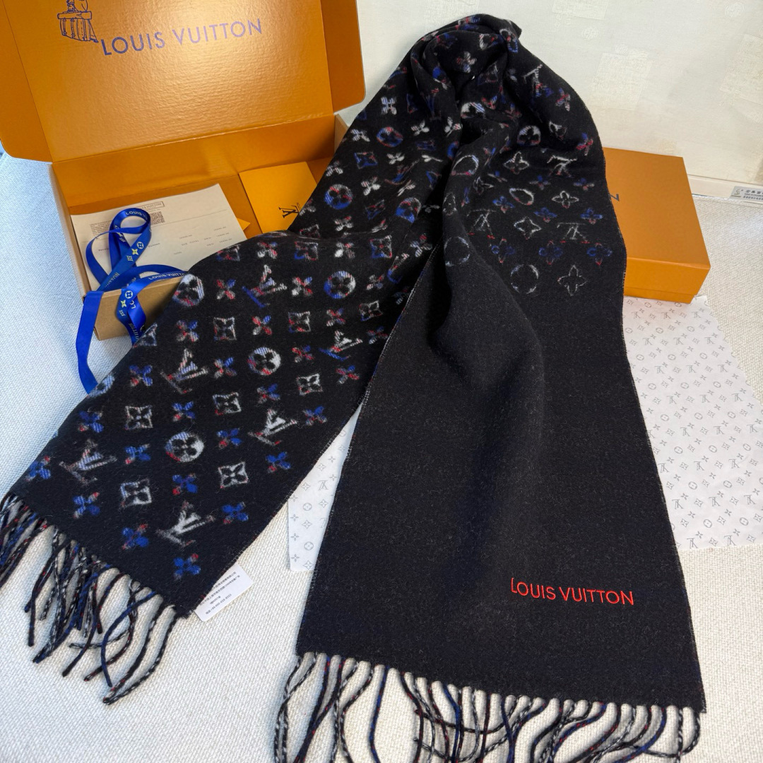 🆕【Louis Vuitton ·双面渐变格子花纹围巾】渐变提花经典设计完美，若隐若现的lv标志，siz