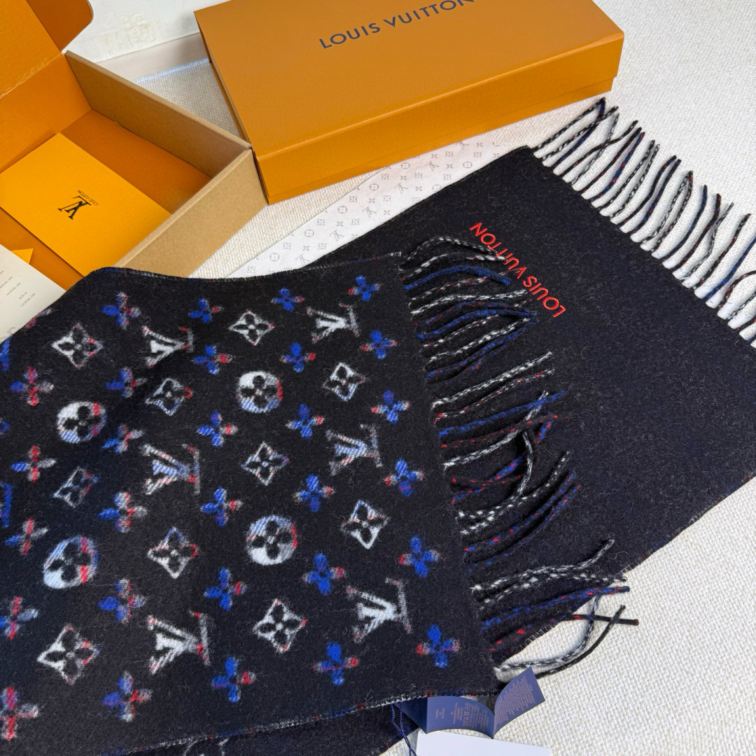 🆕【Louis Vuitton ·双面渐变格子花纹围巾】渐变提花经典设计完美，若隐若现的lv标志，siz
