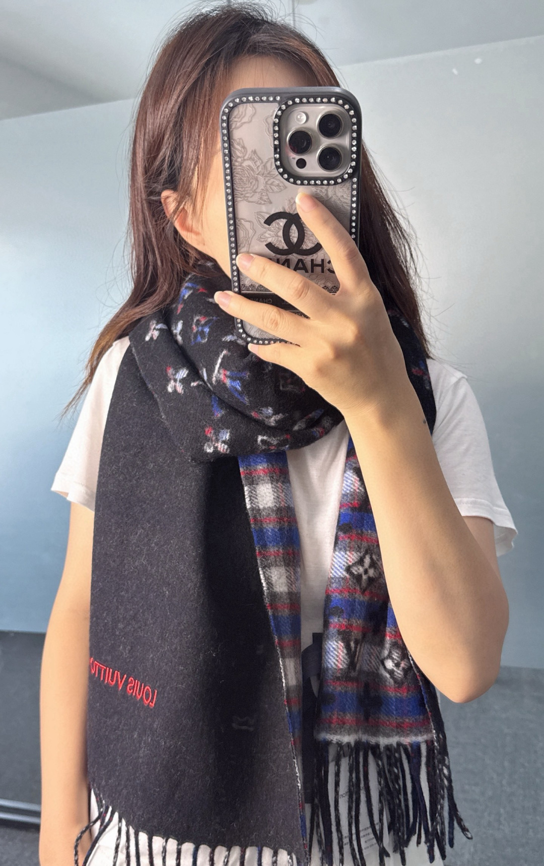 NO:663333,[Louis Vuitton·Double-sided Gradient Plaid Pattern Scarf] The gradient jacquard classic design is perfect, with the looming LV logo, the size is neither big nor small, and it is easy to match. The quality is super good. High-end quality, high-end details, what you see is what you get. Size 200cm*35cm. Material 50 wool 50 cashmere high version scarf, high version scarf, louis vuitton, louis vuitton19860909【Louis Vuitton ·双面渐变格子花纹围巾】渐变提花经典设计完美,若隐若现的lv标志,size不大不小特别好搭配,品质超级好高端品质、高端细节、所见即所得 尺寸200cm*35cm 材质50羊毛50羊绒高版本围巾,高版本围巾,louis vuitton,louis vuitton,scarf
