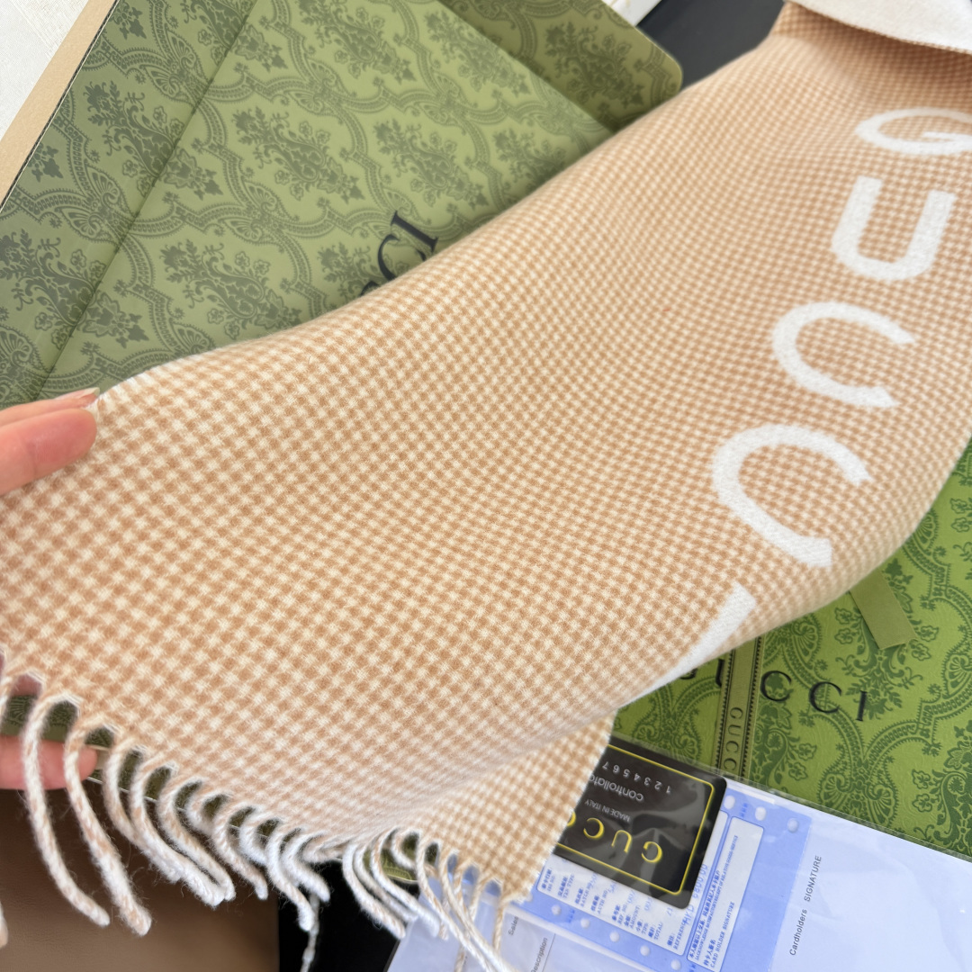 🆕✨Gucci · 古奇千鸟格羊绒围巾❗来个硬货.麻溜的安排上.纯正出口❗原订单已经交货一批，其中一批刚