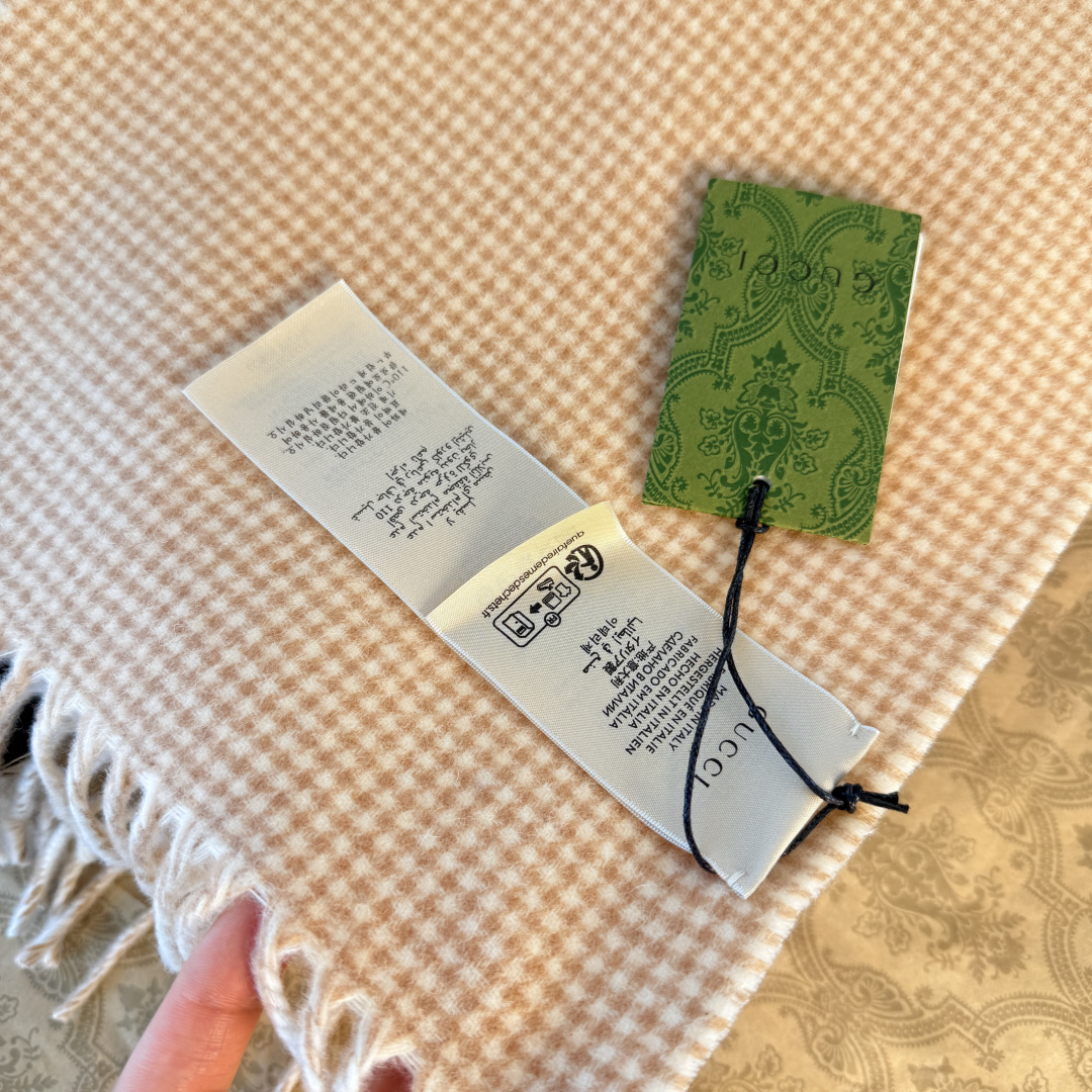 🆕✨Gucci · 古奇千鸟格羊绒围巾❗来个硬货.麻溜的安排上.纯正出口❗原订单已经交货一批，其中一批刚