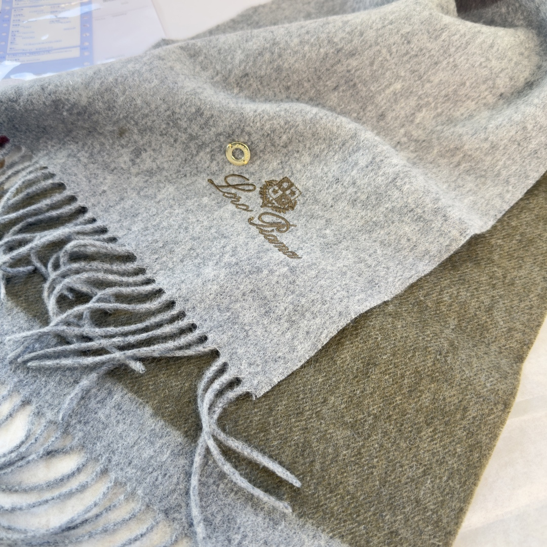 🆕Loro Piana · 诺悠翩雅❗️【贸易公司尾单，极品拼色小围巾】送人自留都太高大上了😍重磅上新，