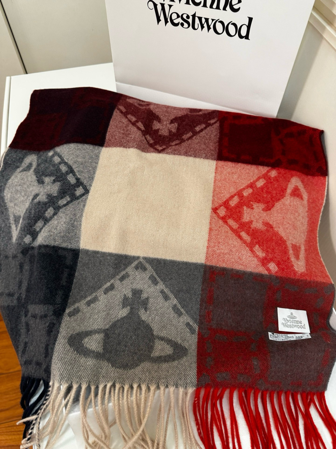 🆕𝐢𝐯𝐢𝐞𝐧𝐧𝐞 𝐖𝐞𝐬𝐭𝐰𝐨𝐨𝐝🪐✨大土星新款围巾 vivienne westwood西太后土星 英国