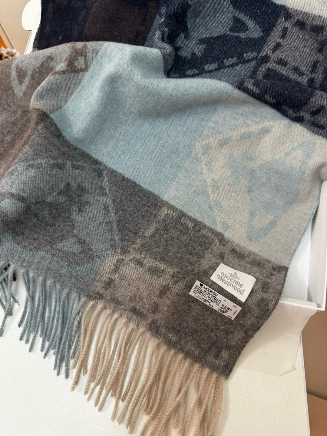 🆕𝐢𝐯𝐢𝐞𝐧𝐧𝐞 𝐖𝐞𝐬𝐭𝐰𝐨𝐨𝐝🪐✨大土星新款围巾 vivienne westwood西太后土星 英国