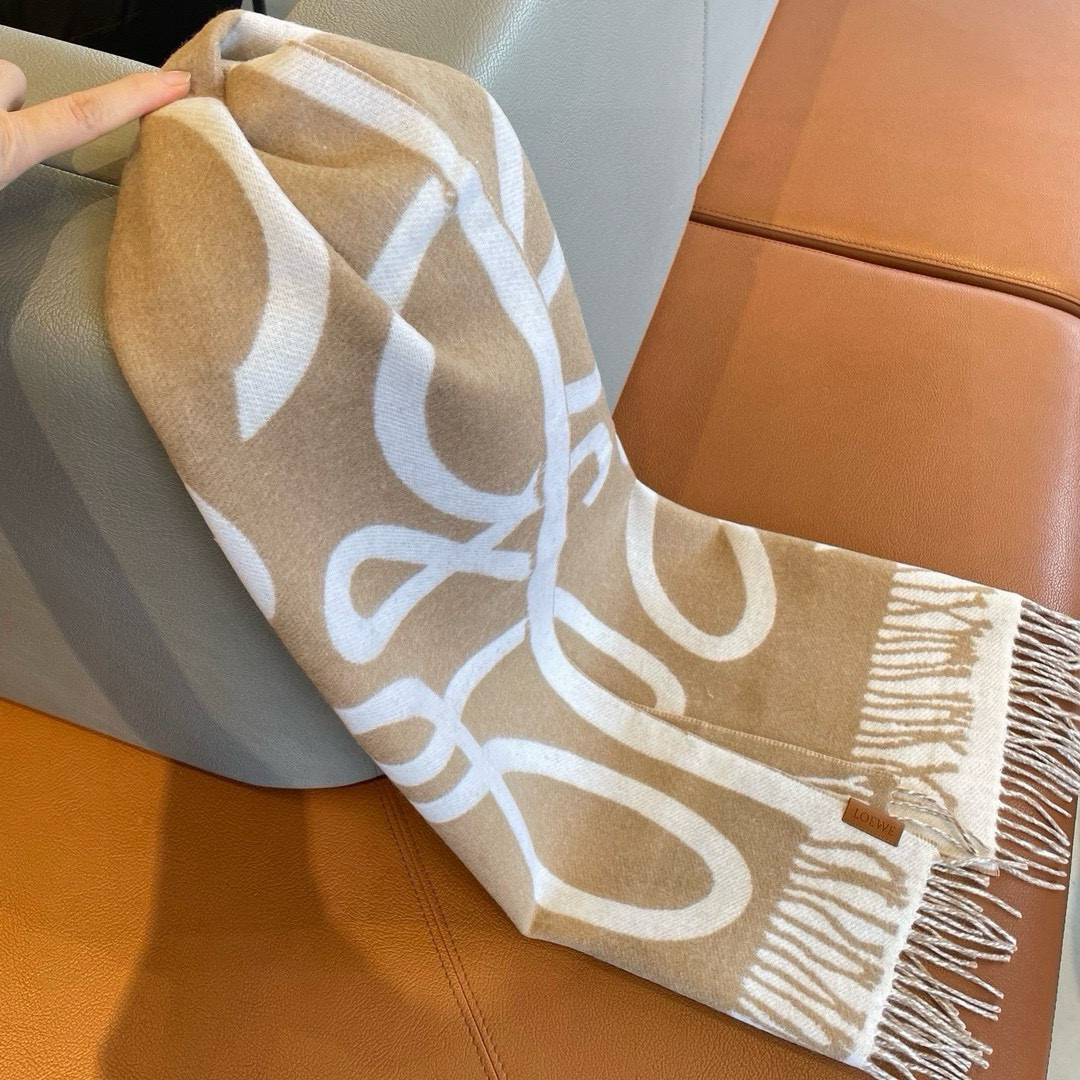 🆕Loewe新品❗️罗意威很幸運拿到這個品牌的東西，真的不多見，很少在國內做訂單，款式真的少的可怜❗️❗