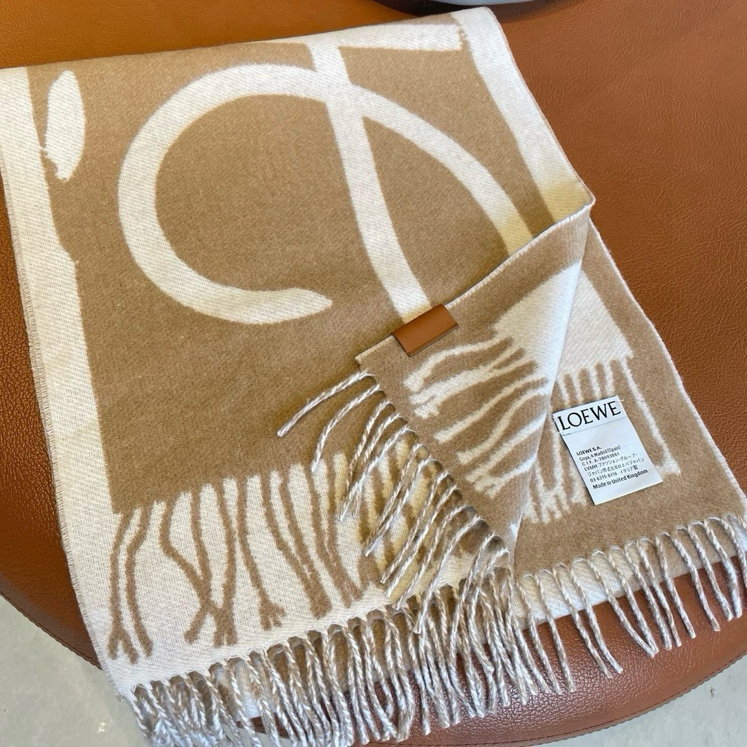 🆕Loewe新品❗️罗意威很幸運拿到這個品牌的東西，真的不多見，很少在國內做訂單，款式真的少的可怜❗️❗