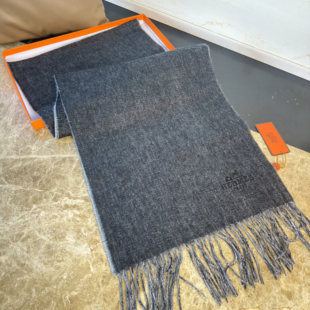 🆕 【▪Hermes · 爱马仕羊绒双面围巾，大H难得一见的温柔配色，低调又不失优雅❗️】重点推荐❗️双