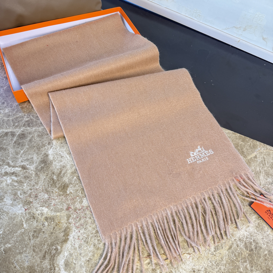 🆕 【▪Hermes · 爱马仕羊绒双面围巾，大H难得一见的温柔配色，低调又不失优雅❗️】重点推荐❗️双