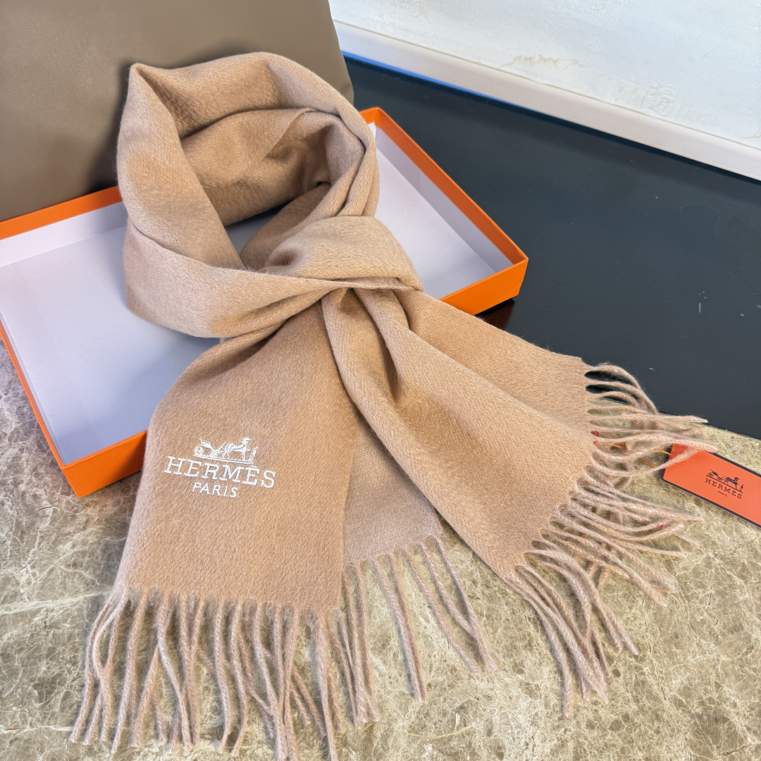 🆕 【▪Hermes · 爱马仕羊绒双面围巾，大H难得一见的温柔配色，低调又不失优雅❗️】重点推荐❗️双
