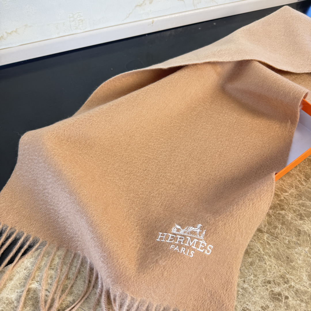 🆕 【▪Hermes · 爱马仕羊绒双面围巾，大H难得一见的温柔配色，低调又不失优雅❗️】重点推荐❗️双