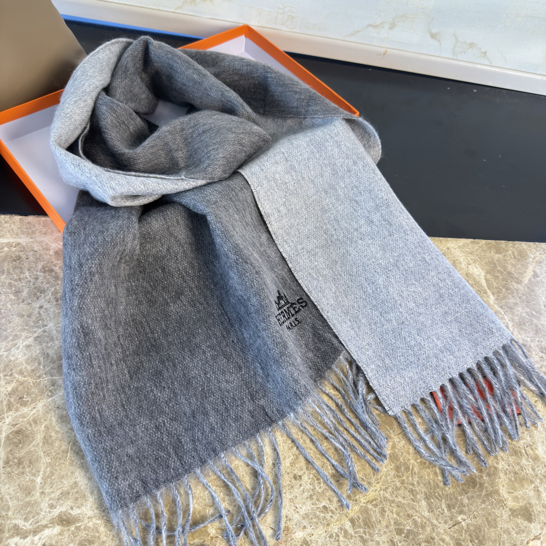 🆕 【▪Hermes · 爱马仕羊绒双面围巾，大H难得一见的温柔配色，低调又不失优雅❗️】重点推荐❗️双