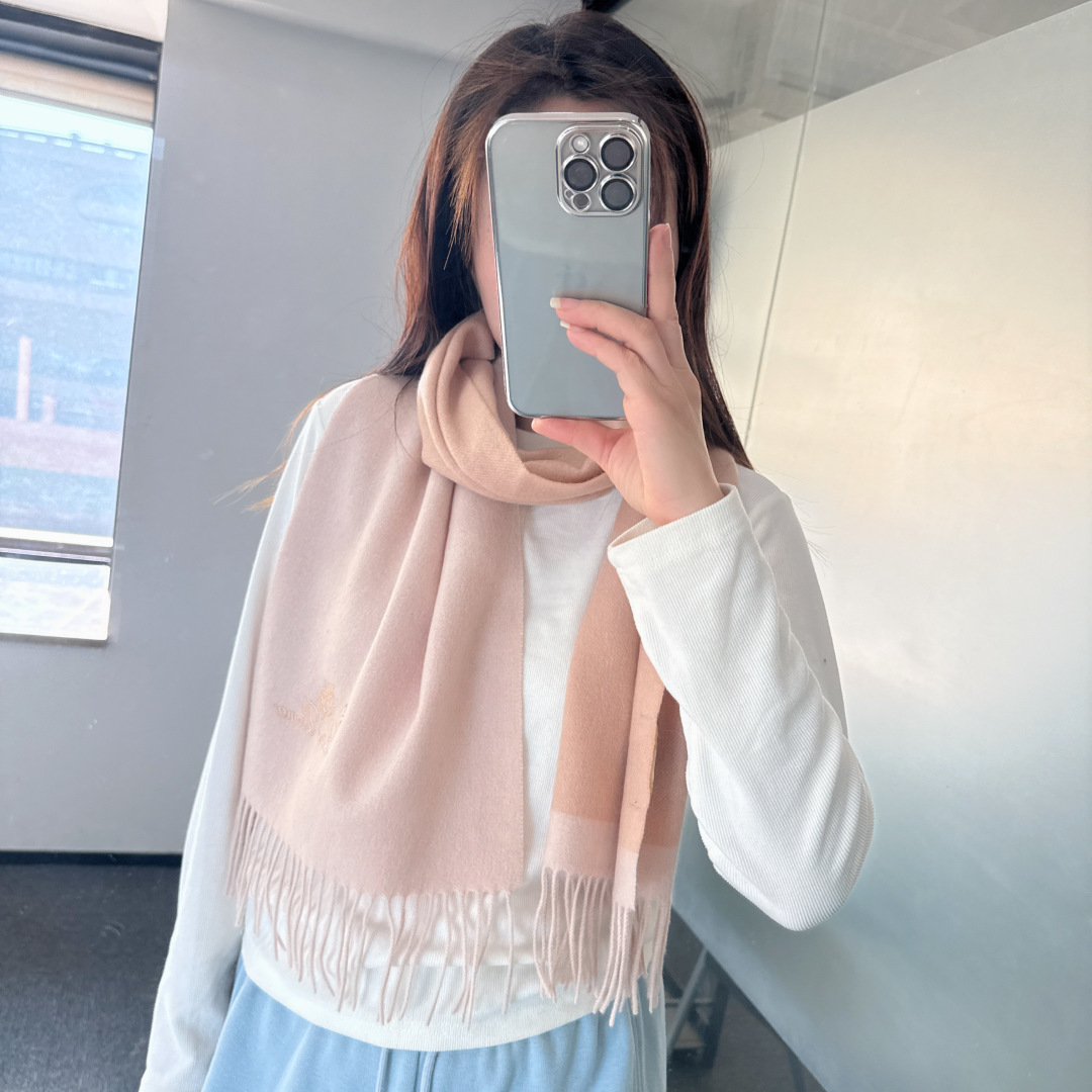 🆕Loro Piana · 诺悠翩雅❗️【贸易公司尾单，极品拼色小围巾】送人自留都太高大上了😍重磅上新，