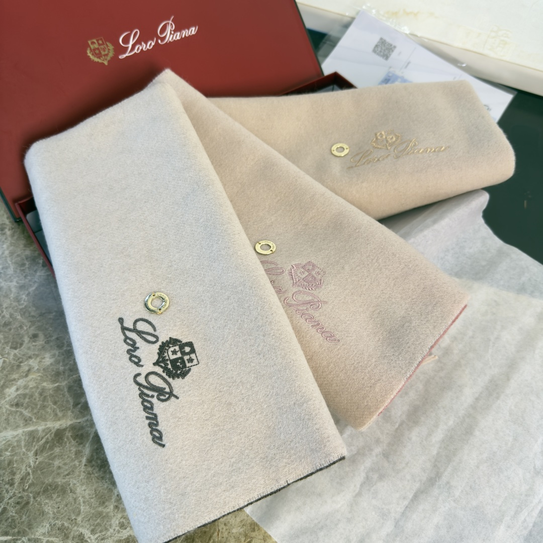 🆕Loro Piana · 诺悠翩雅❗️【贸易公司尾单，极品拼色小围巾】送人自留都太高大上了😍重磅上新，