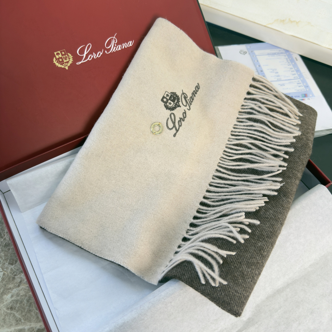 🆕Loro Piana · 诺悠翩雅❗️【贸易公司尾单，极品拼色小围巾】送人自留都太高大上了😍重磅上新，
