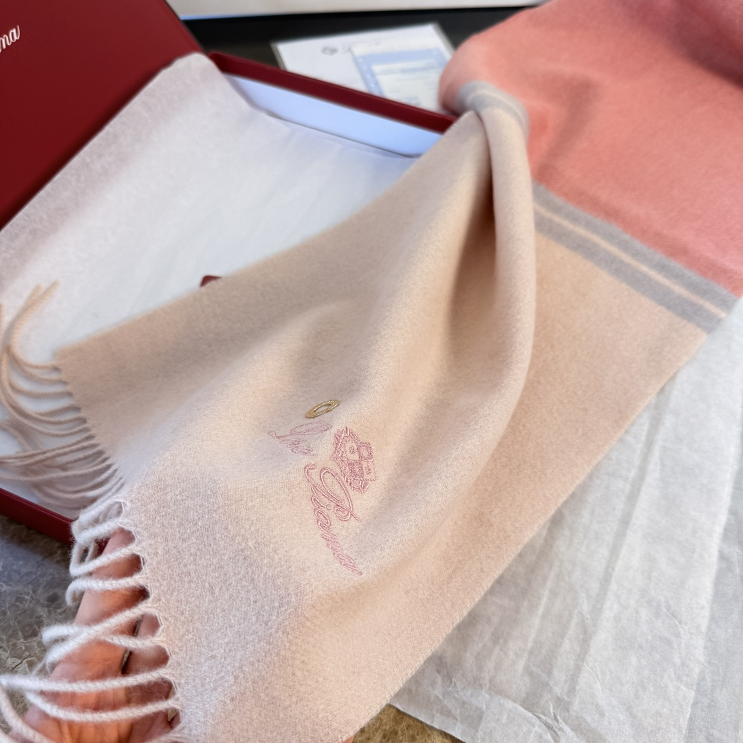 🆕Loro Piana · 诺悠翩雅❗️【贸易公司尾单，极品拼色小围巾】送人自留都太高大上了😍重磅上新，