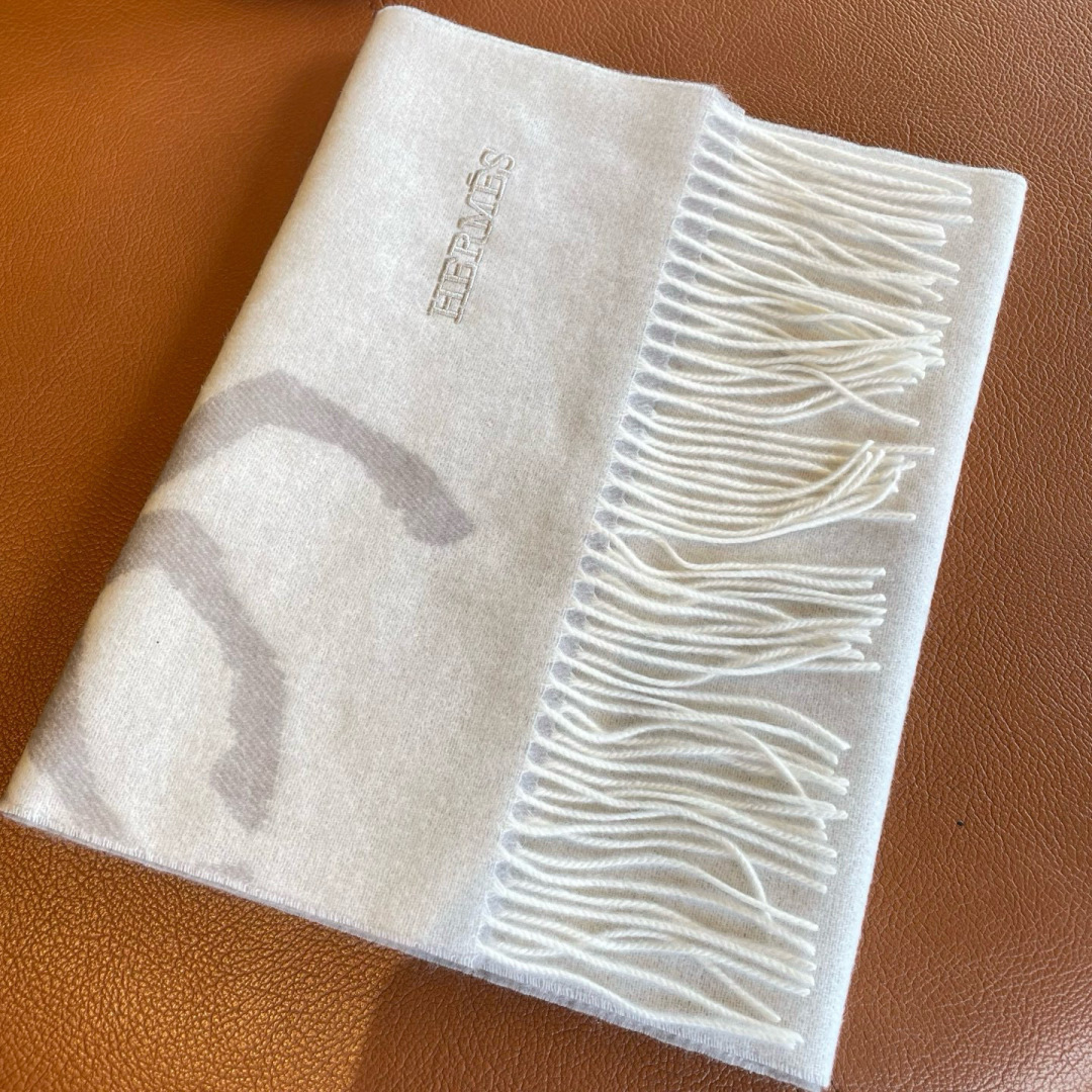 🆕 【▪Hermes · 爱马仕羊绒提花围巾，精致的温柔配色，超级迷恋❗️气质低调恬静又不失优雅❗️】重