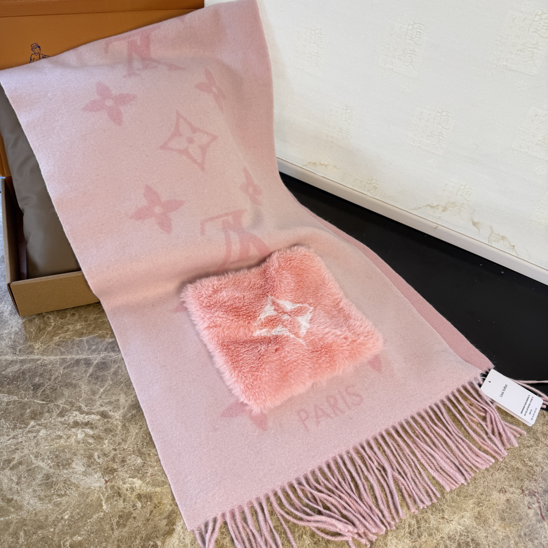 🆕驴家经典口袋款羊绒围巾披肩🆕延续冬日经典❗️羊绒添缀兔毛P口袋，嵌饰 Monogram 图案更显尊贵，