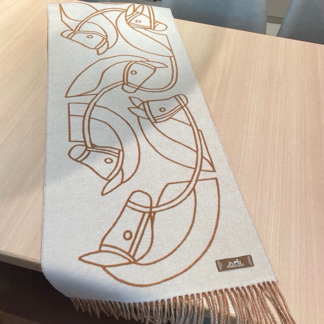 🆕Hermes · Casaque Entrelacs Equestres围巾❗️这款山羊绒围巾采用细腻