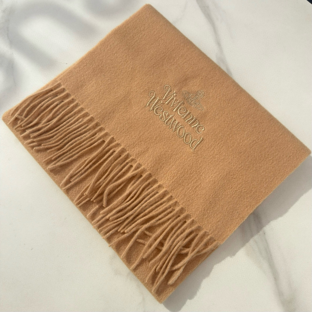 🆕𝐕𝐢𝐯𝐢𝐞𝐧𝐧𝐞 𝐖𝐞𝐬𝐭𝐰𝐨𝐨𝐝🪐✨【薇薇安 · 西太后】极品山羊绒小围巾，送人自留都太高大上了😍重