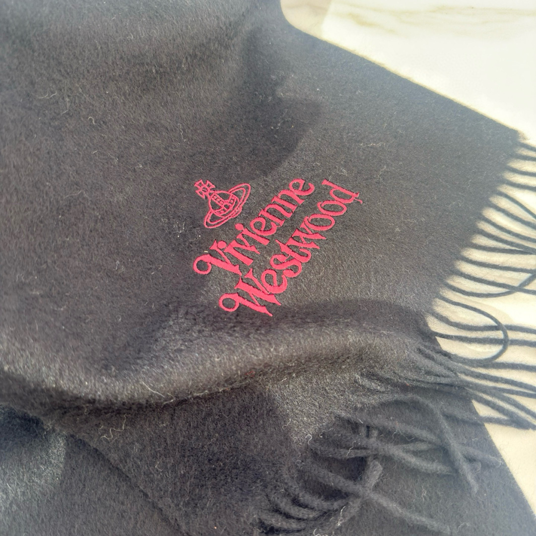 🆕𝐕𝐢𝐯𝐢𝐞𝐧𝐧𝐞 𝐖𝐞𝐬𝐭𝐰𝐨𝐨𝐝🪐✨【薇薇安 · 西太后】极品山羊绒小围巾，送人自留都太高大上了😍重