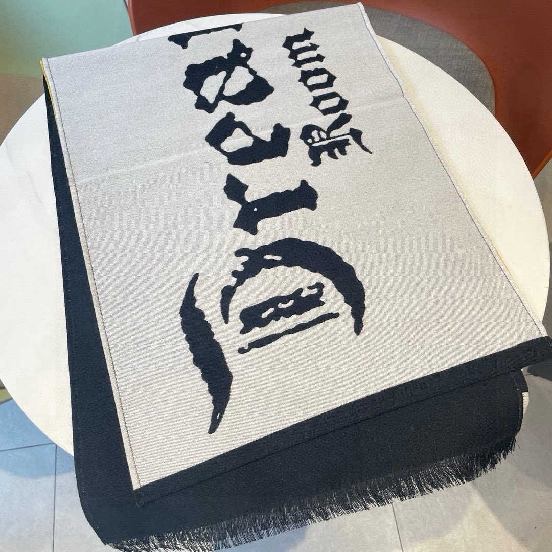 🆕渠道B家山羊绒围巾，山羊绒俗称面料黄金 ，材质极其昂贵 ，工艺非常繁琐 报废率极高，柜台卖5k多，我这