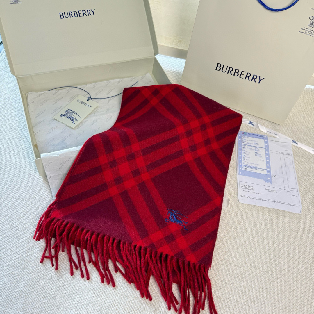 🆕Burberry新款苏格兰格纹羊绒围巾，超级火款的格纹款围巾之后，Bur又一款力作上市，Burberr