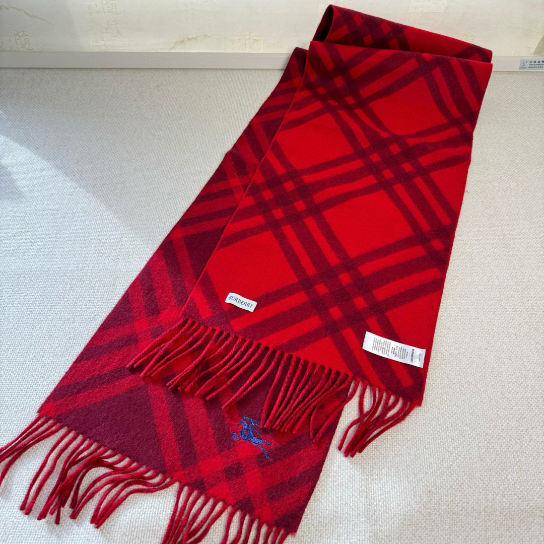 🆕Burberry新款苏格兰格纹羊绒围巾，超级火款的格纹款围巾之后，Bur又一款力作上市，Burberr