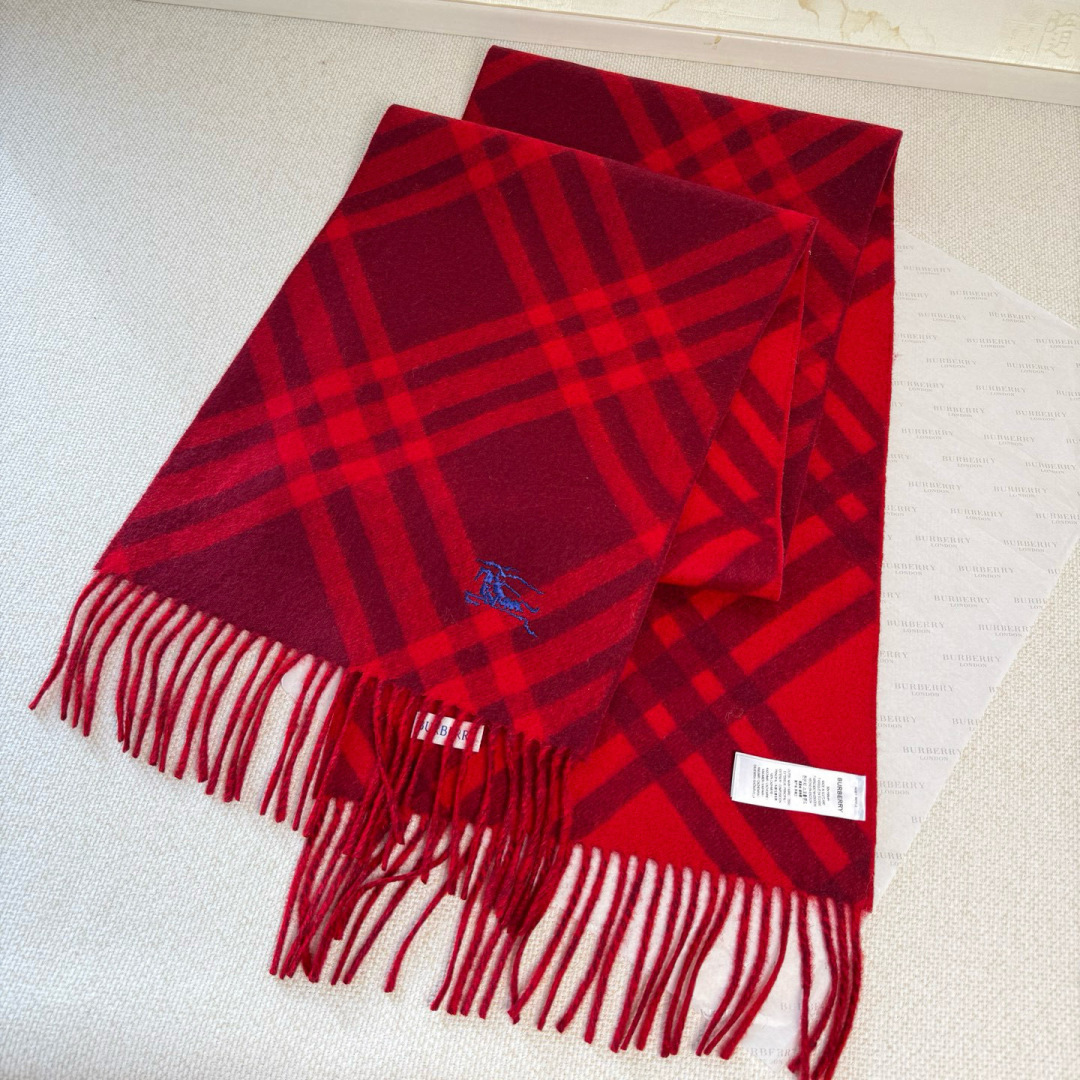 🆕Burberry新款苏格兰格纹羊绒围巾，超级火款的格纹款围巾之后，Bur又一款力作上市，Burberr