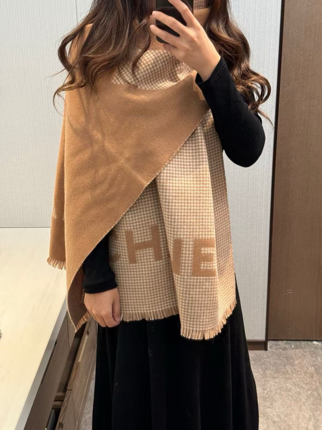 🆕CHANEL香奶奶尾单新款23B千鸟格拼色羊绒围巾，直接出欧洲的，正儿八经的正品订单…和大货一起出来，